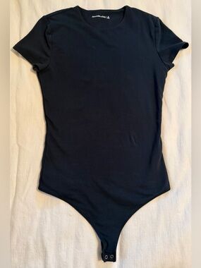 Abercrombie & Fitch Black Short-Sleeve Crewneck Bodysuit